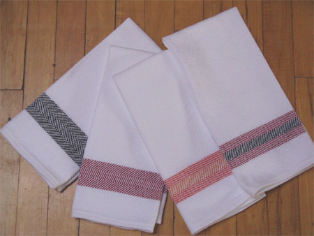 white towels with borders