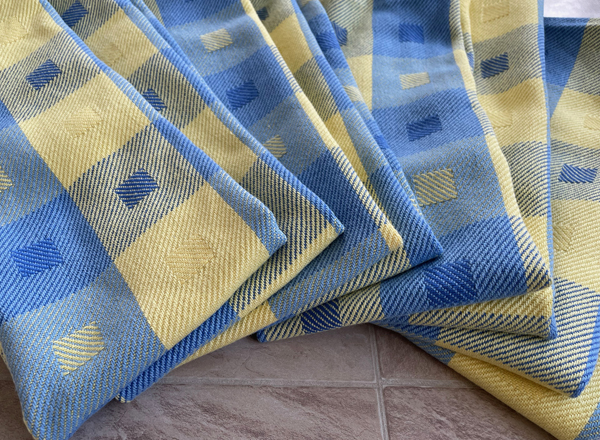 8 Ukraine support towels, folded